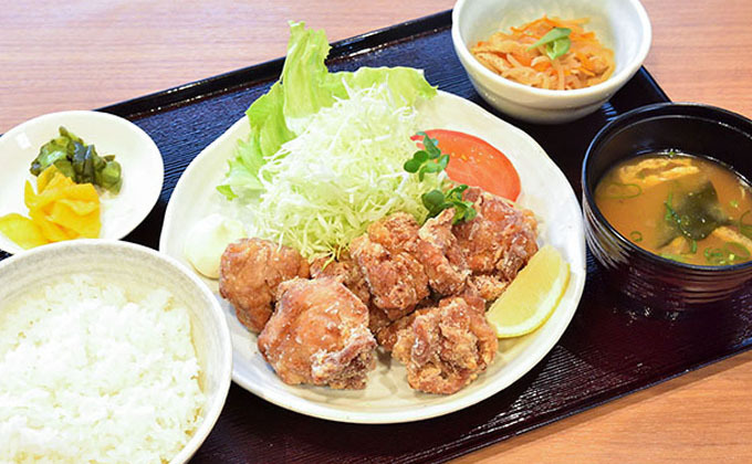 写真:唐揚げ定食