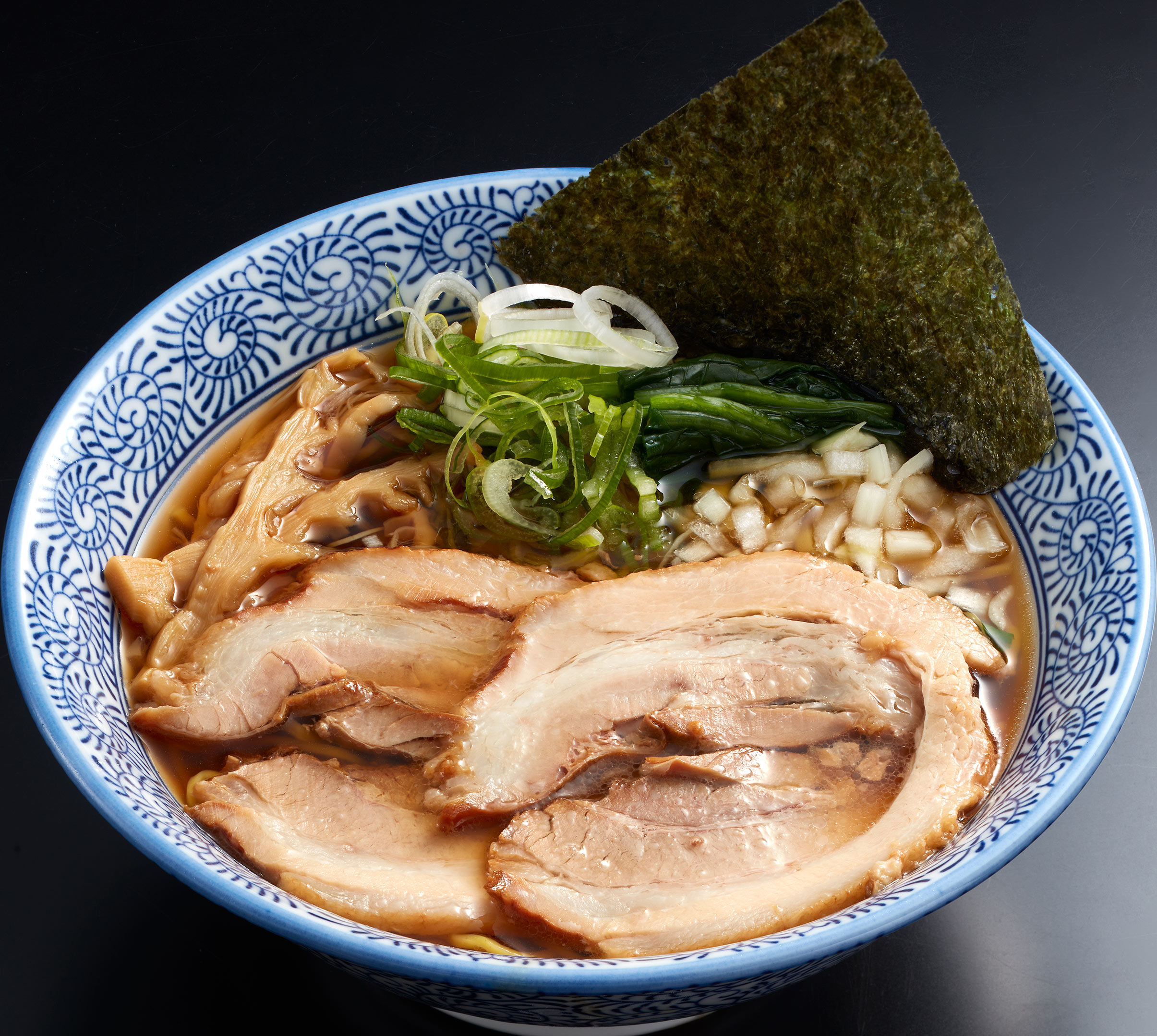 写真：2種のチャーシューそば（醤油）