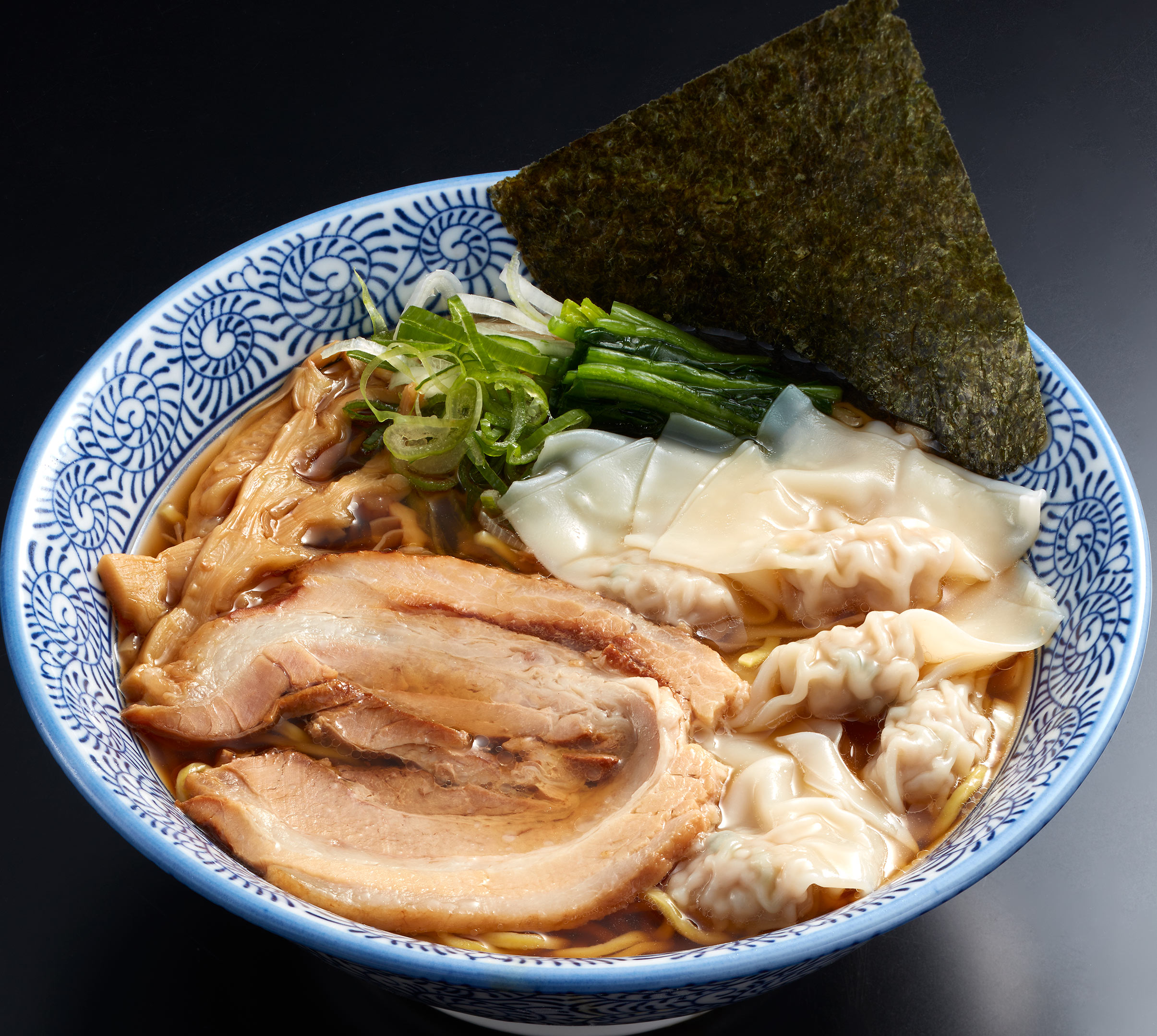 写真:ワンタンそば(醤油)