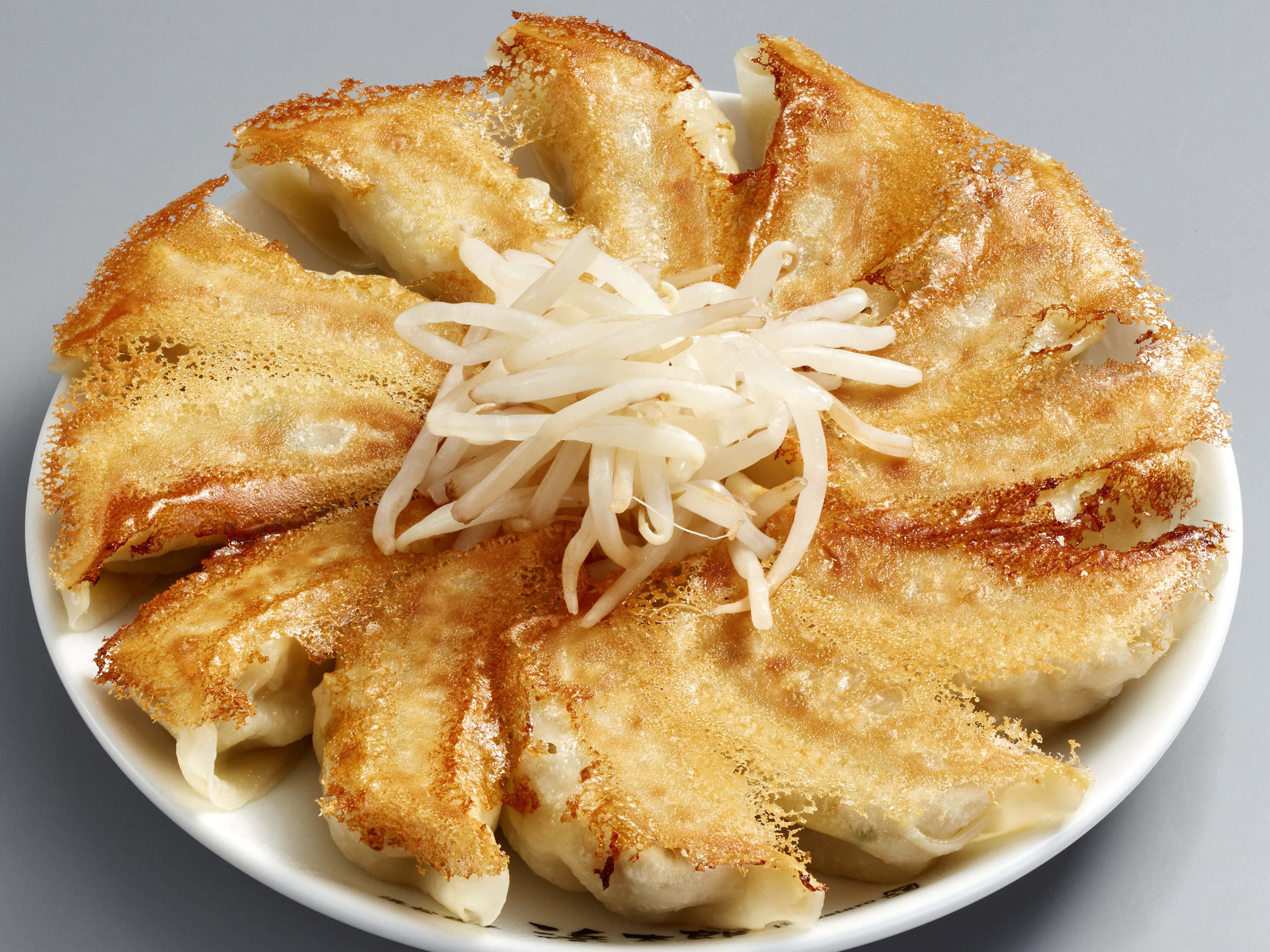 写真:赤餃子(国産ニンニク入り)