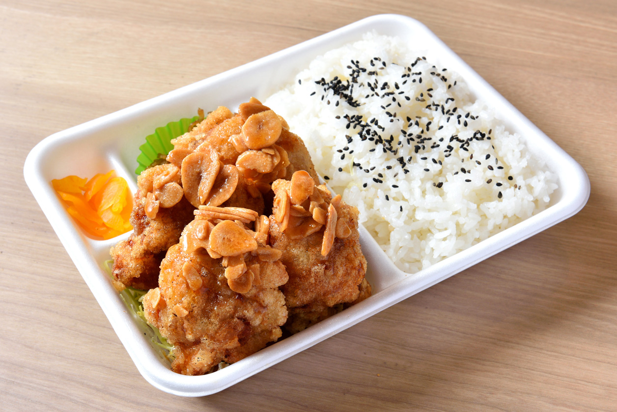 写真:から揚げ弁当(にんにく醤油)