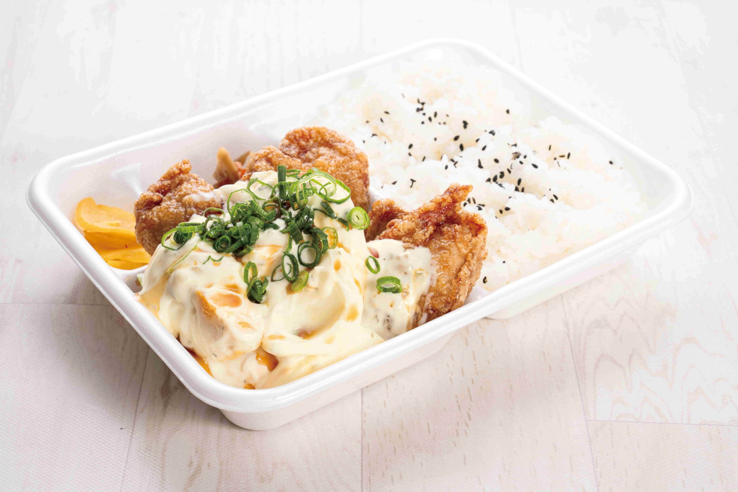 写真:玉子たっぷり 自家製タルタル南蛮弁当